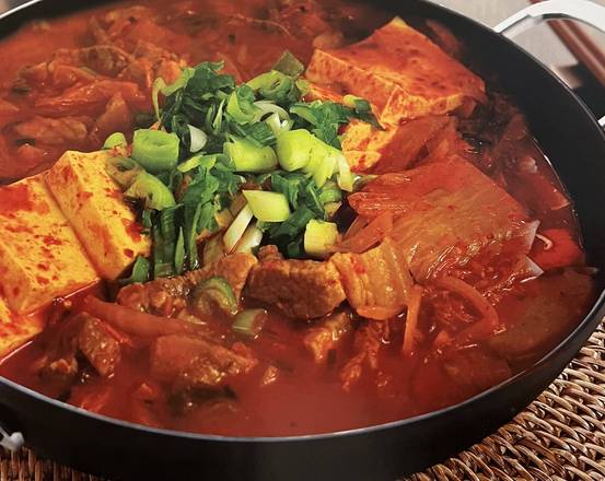 Kimchi JeonGol (김치 전 골) (泡菜火锅)